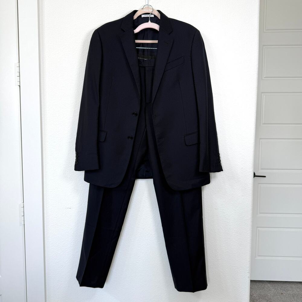 ARMANI COLLEZIONI G Line Navy Textured Two-Piece Wool Suit Size 40 (US 40R)‎